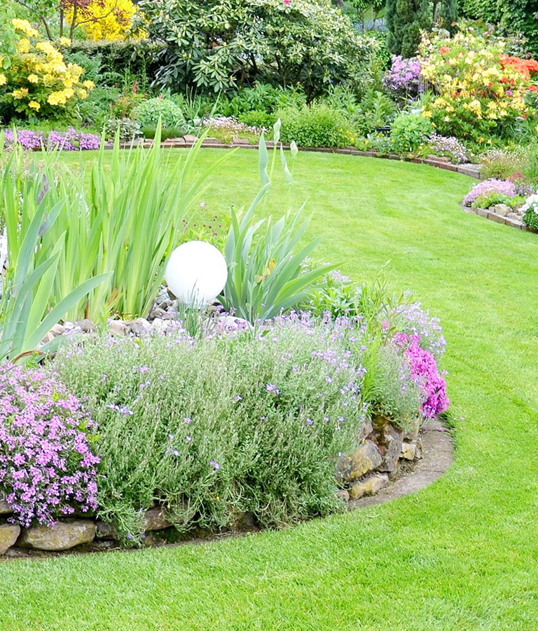 https://www.sebjardins.fr/wp-content/uploads/2021/04/creation-de-jardin-belleville.jpg